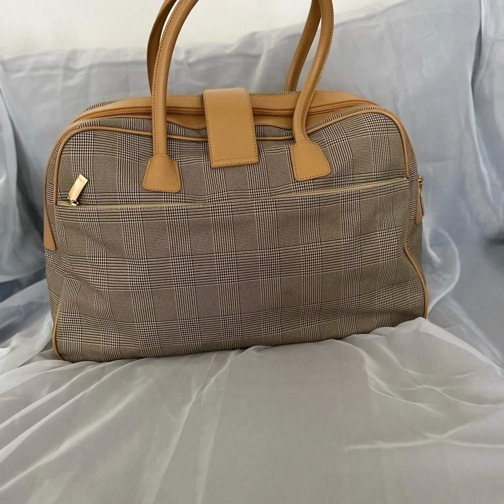 Adrienne Vittadini Vintage travel bag. NWT